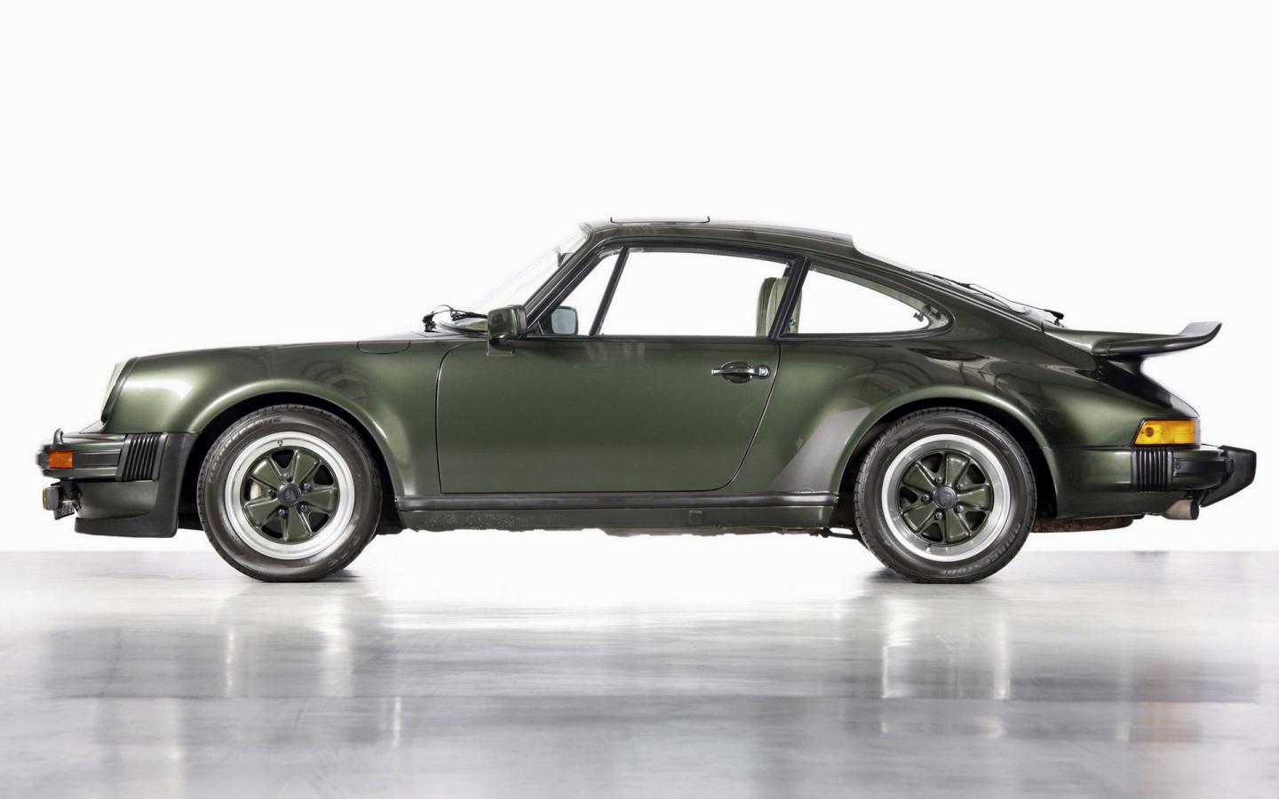 اضغط على الصورة لعرض أكبر.   الإسم:	carpixel.net-1975-porsche-911-turbo-50327-wide.jpg  مشاهدات:	0  الحجم:	89.8 KB  الهوية:	5208