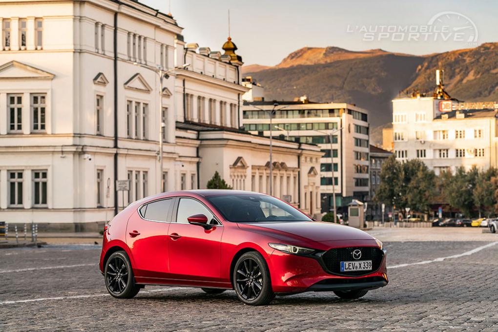 اضغط على الصورة لعرض أكبر. 

الإسم:	mazda3-skyactiv-X-180.jpg 
مشاهدات:	65 
الحجم:	114.9 KB 
الهوية:	6014